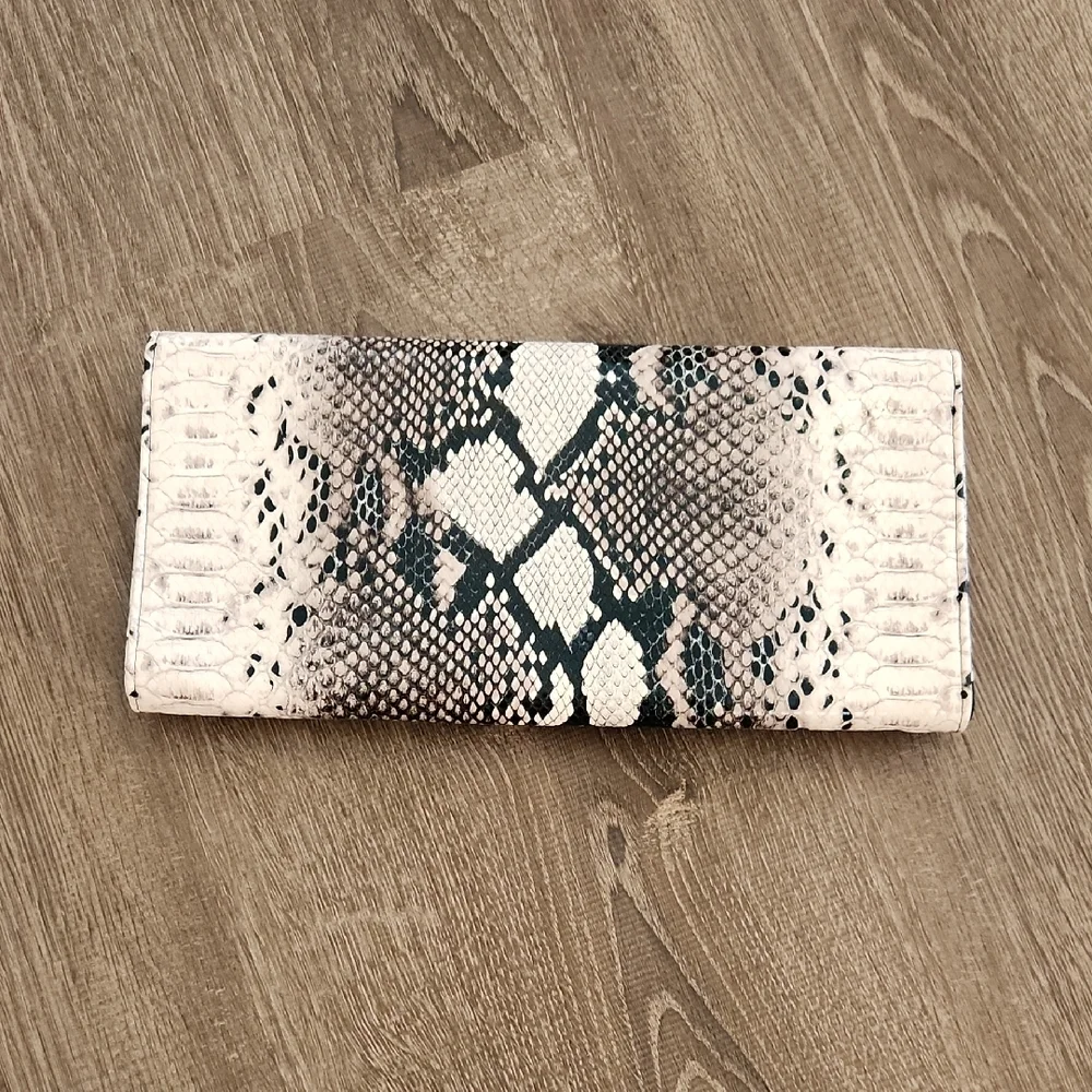 NWOT White House Black Market Snake Print Clutch Wallet - Picture 3 of 8